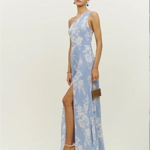 Reformation Evelyn dress in blue floral Aliso color, size 8